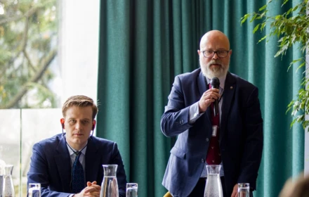 Otwarcie konferencji przez prezesa KRN Aleksandra Szymańskiego